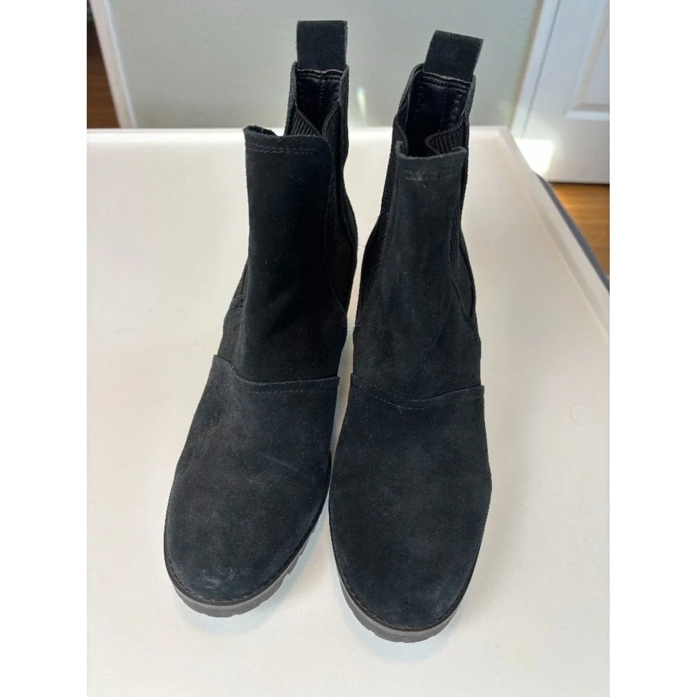 UGG Black Suede Lug Sole Chelsea Boots Block Heel Size 8 Consign
